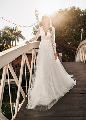Bling Bling Long Sleeve Ivory Sequined Lace Tulle Boho Wedding Dress